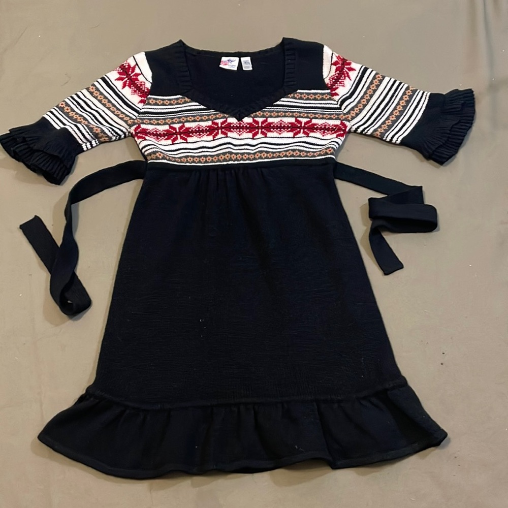 PIPER & BLUE Girls knitted  Ruffled DRESS size MEDIUM